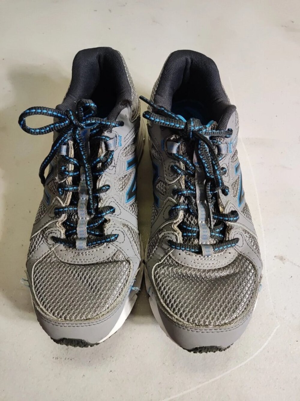 Size 8 - Womens New Balance 402 Gray/Blue Sneakers